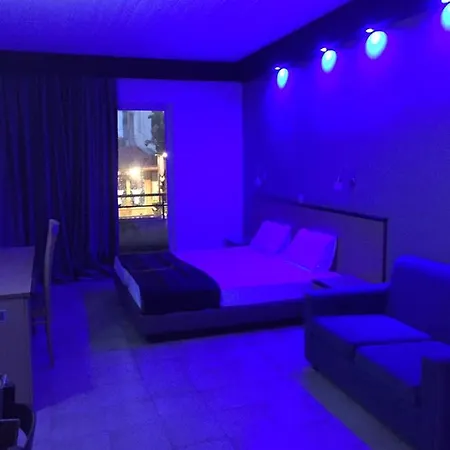 Black Rose Hotel&supreme Kremasztí